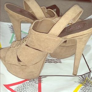 JustFab 6inch tan pumps. Sz.7